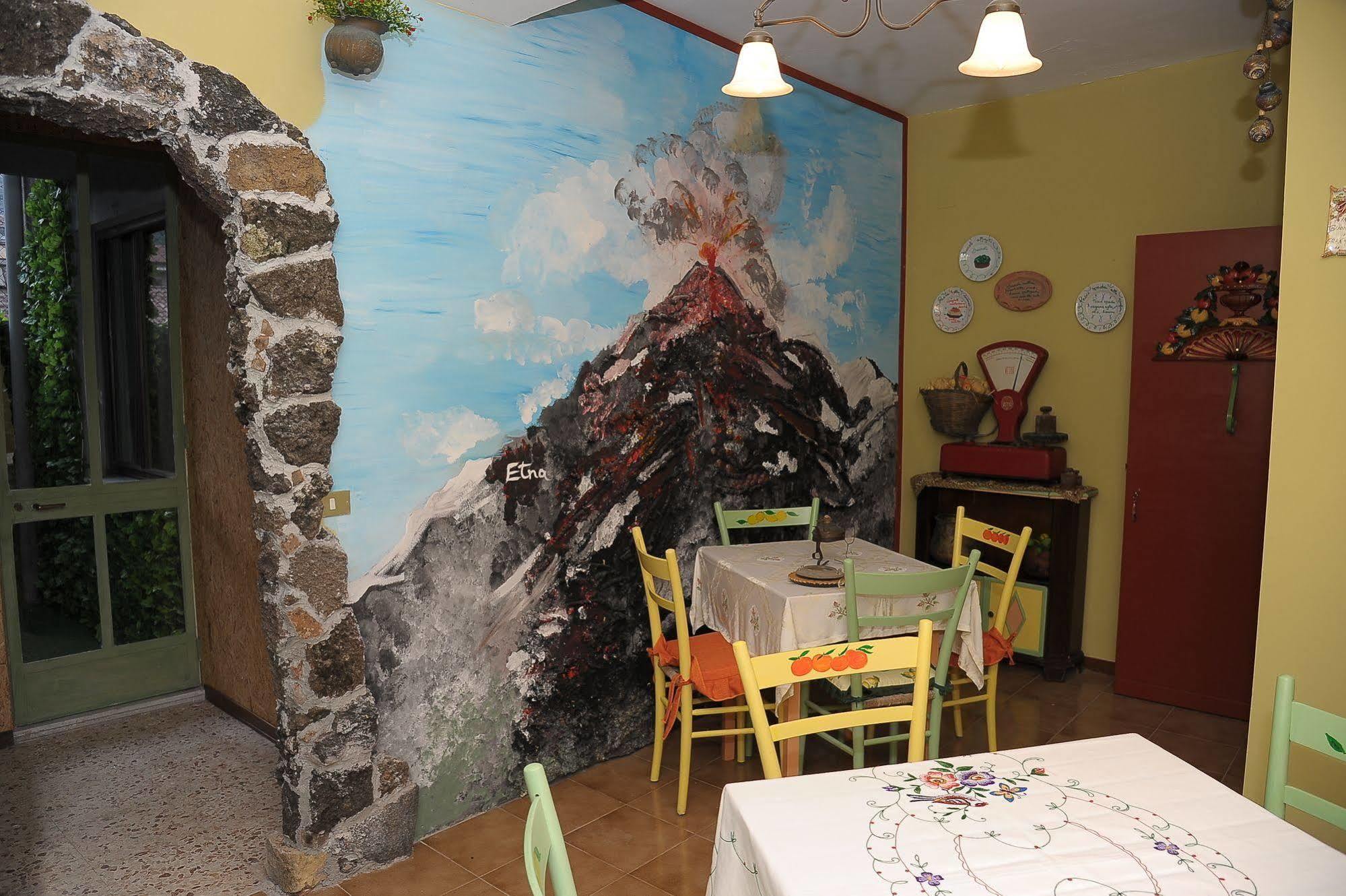 Sicilia In Miniatura "L'Atelier Dell'Etna" Bed and Breakfast Zafferana Etnea Eksteriør billede